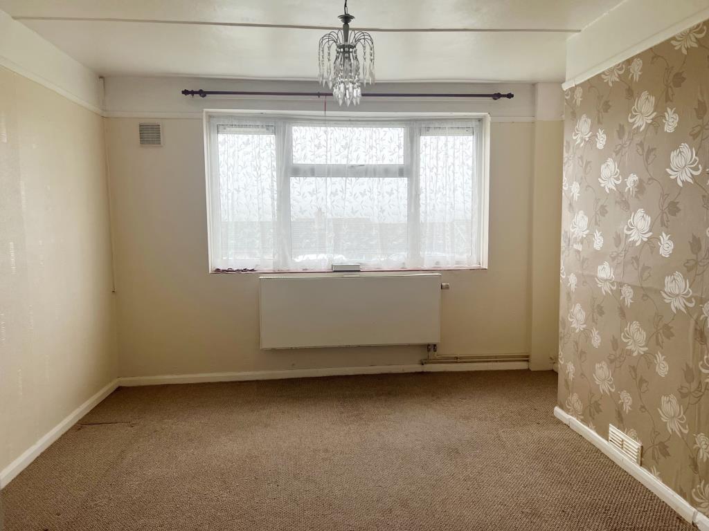 Lot: 56 - SEMI-DETACHED BUNGALOW WITH GARDENS -